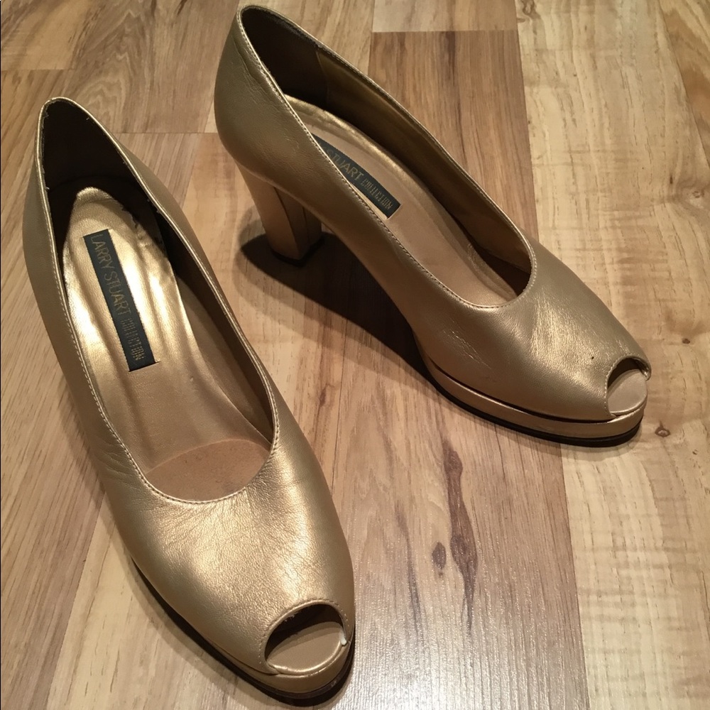 Larry Stuart gold open toe heel *offers welcome”